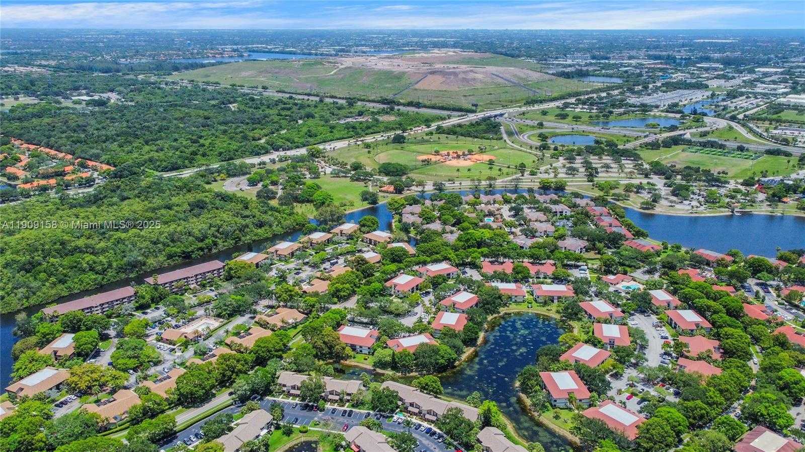 Small Image of 2880 SOUTH CARAMBOLA CIR S #2071, Coconut Creek Number 44