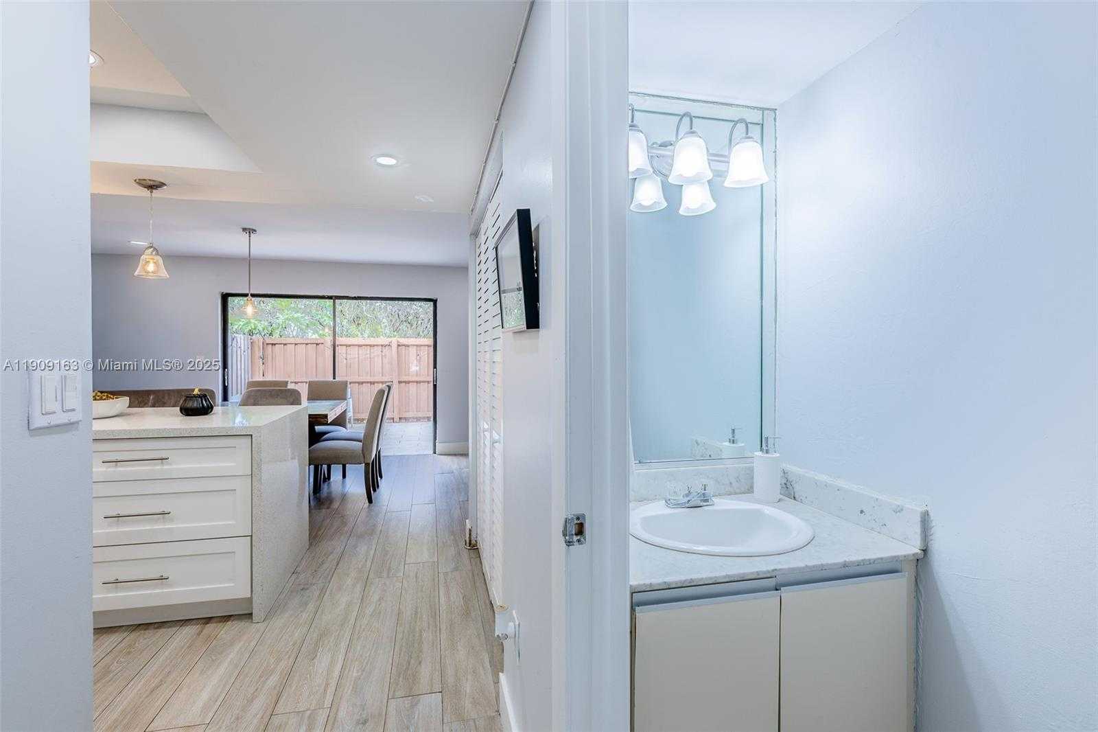 Small Image of 10037 SOUTH WEST 77TH CT, Miami Number 11