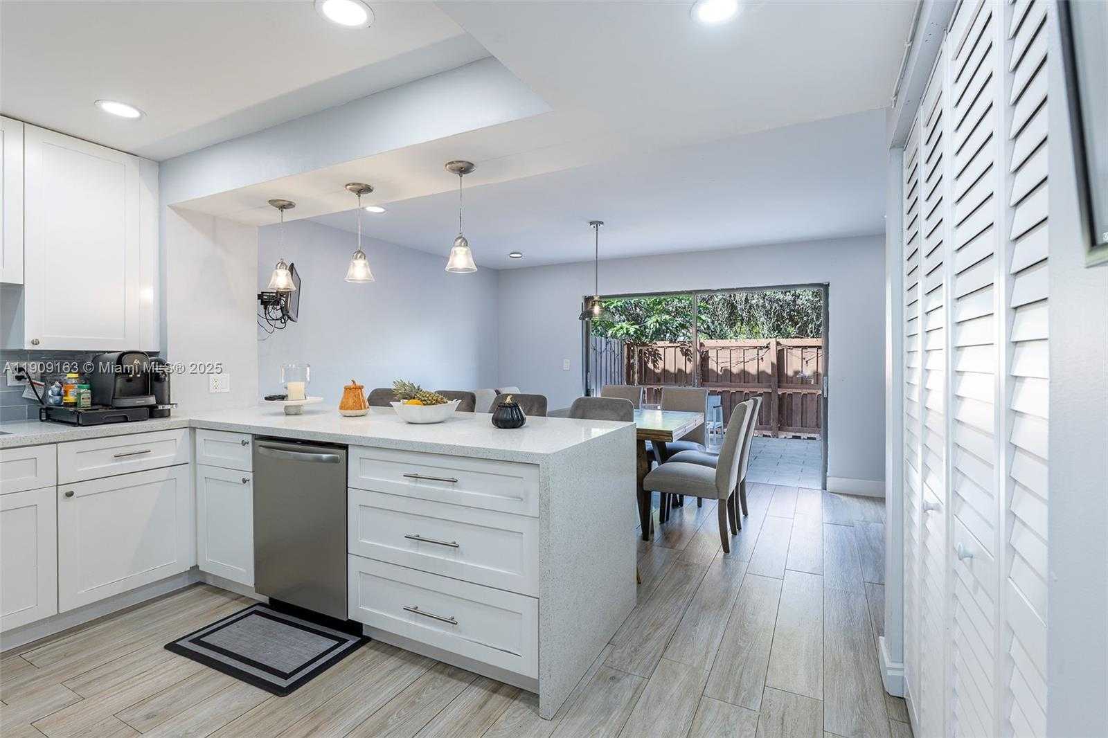 Small Image of 10037 SOUTH WEST 77TH CT, Miami Number 12