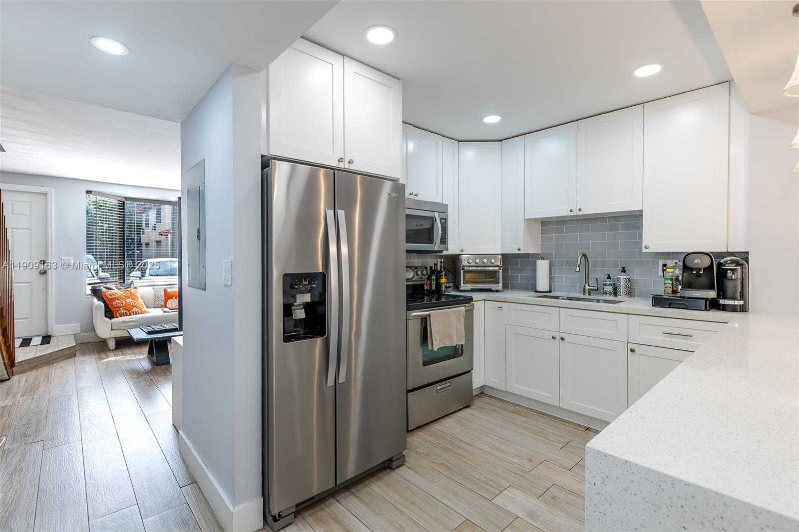 Small Image of 10037 SOUTH WEST 77TH CT, Miami Number 13