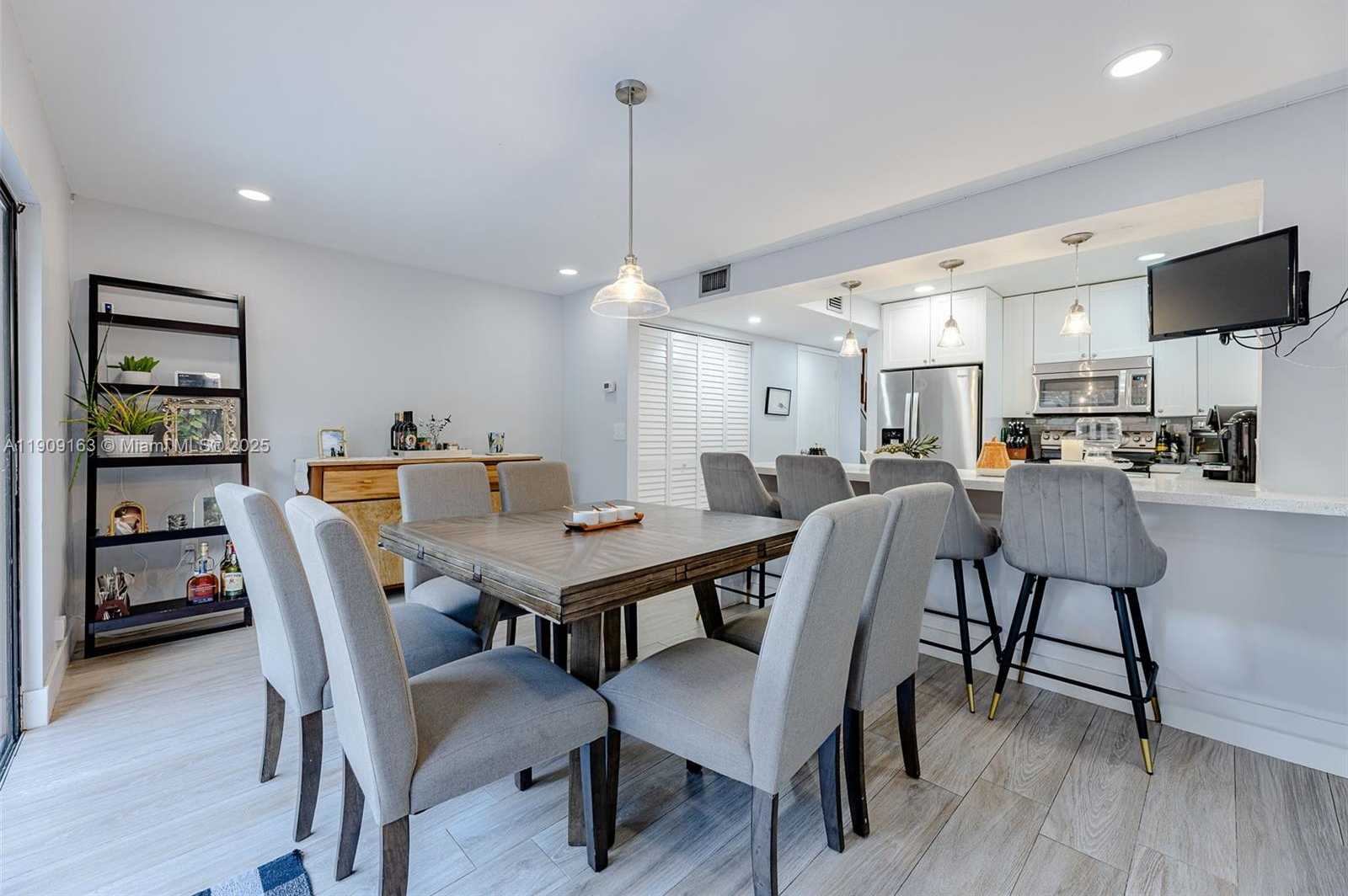 Small Image of 10037 SOUTH WEST 77TH CT, Miami Number 15