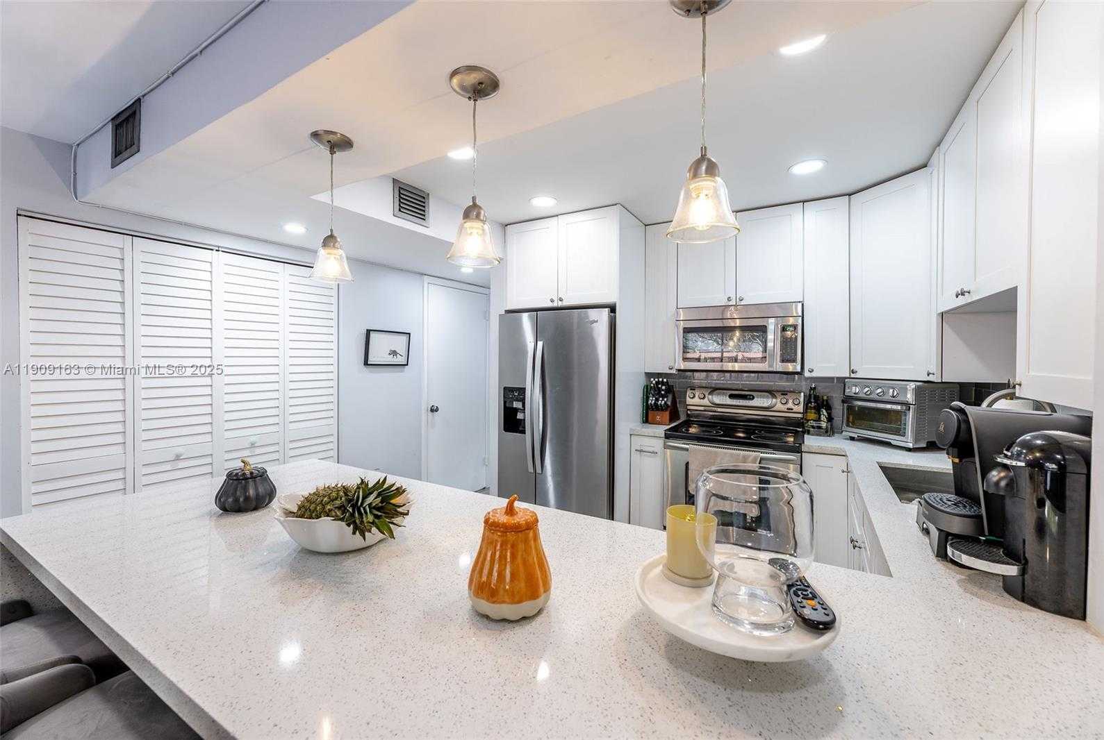 Small Image of 10037 SOUTH WEST 77TH CT, Miami Number 16