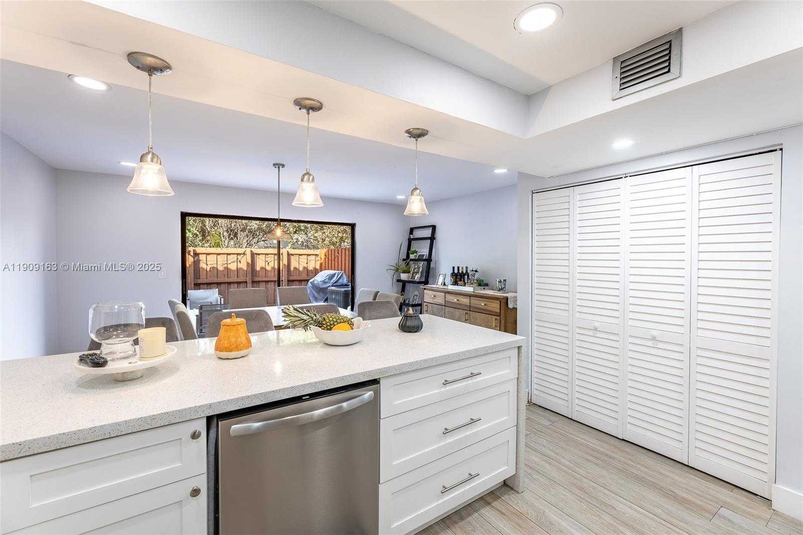 Small Image of 10037 SOUTH WEST 77TH CT, Miami Number 17