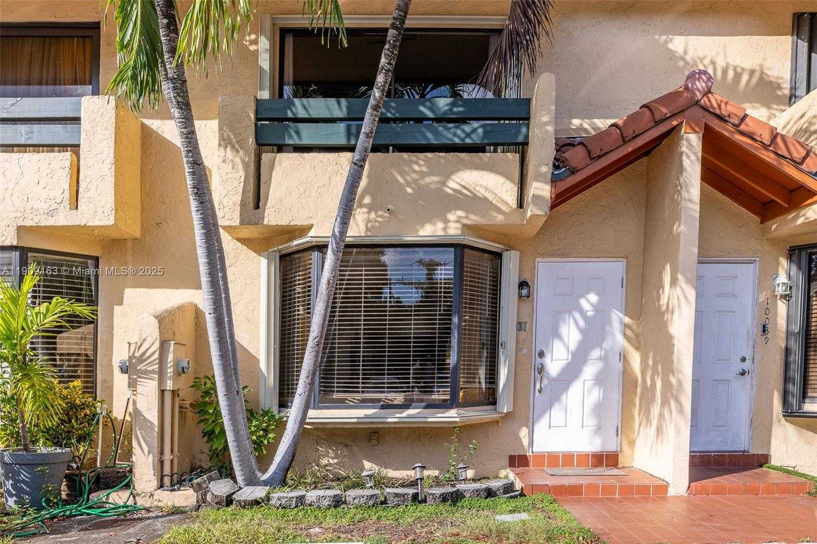 Small Image of 10037 SOUTH WEST 77TH CT, Miami Number 2