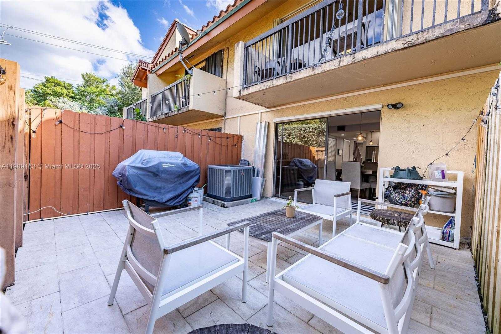 Small Image of 10037 SOUTH WEST 77TH CT, Miami Number 20