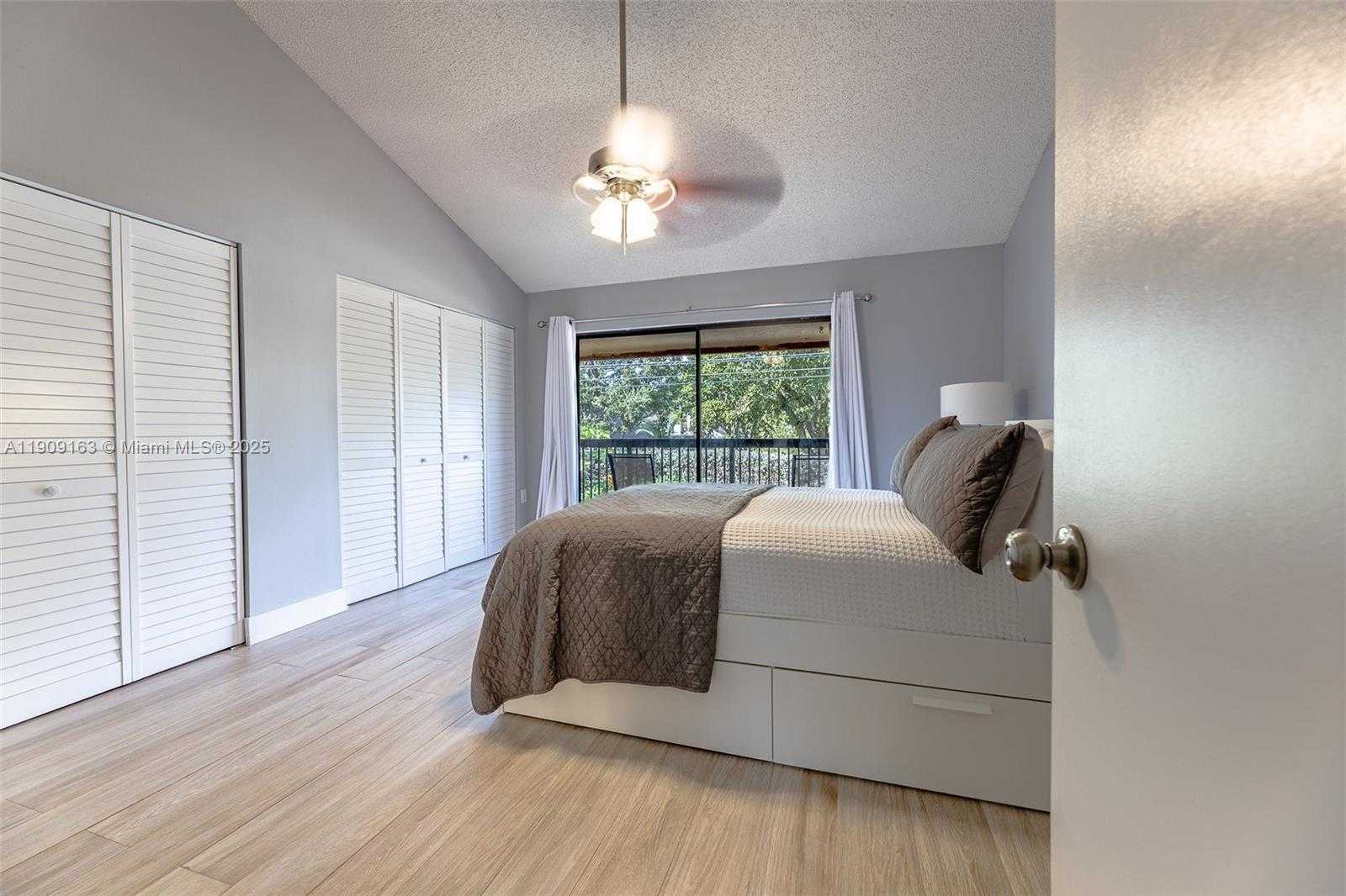 Small Image of 10037 SOUTH WEST 77TH CT, Miami Number 25