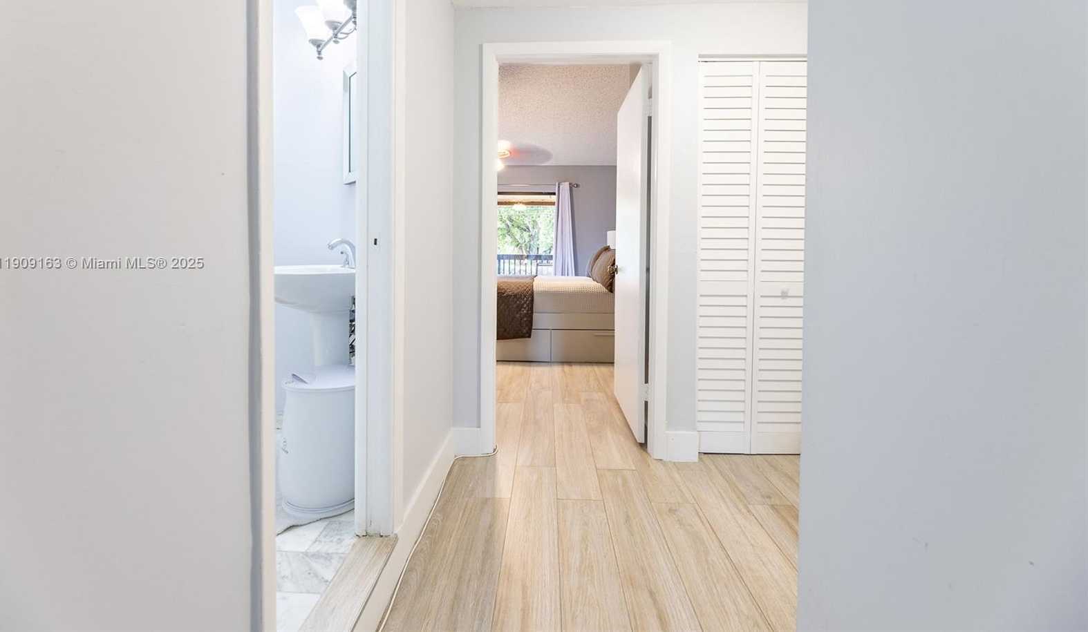 Small Image of 10037 SOUTH WEST 77TH CT, Miami Number 33