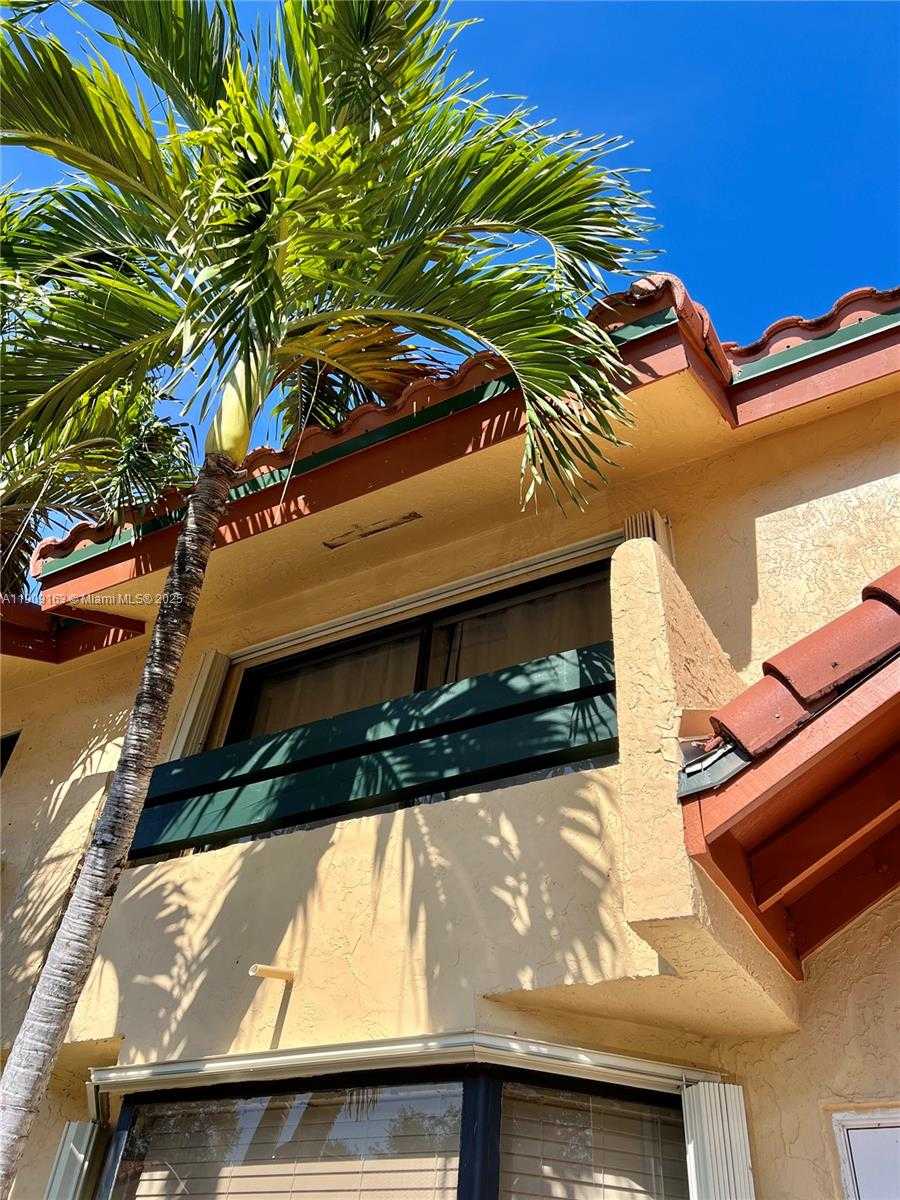 Small Image of 10037 SOUTH WEST 77TH CT, Miami Number 39