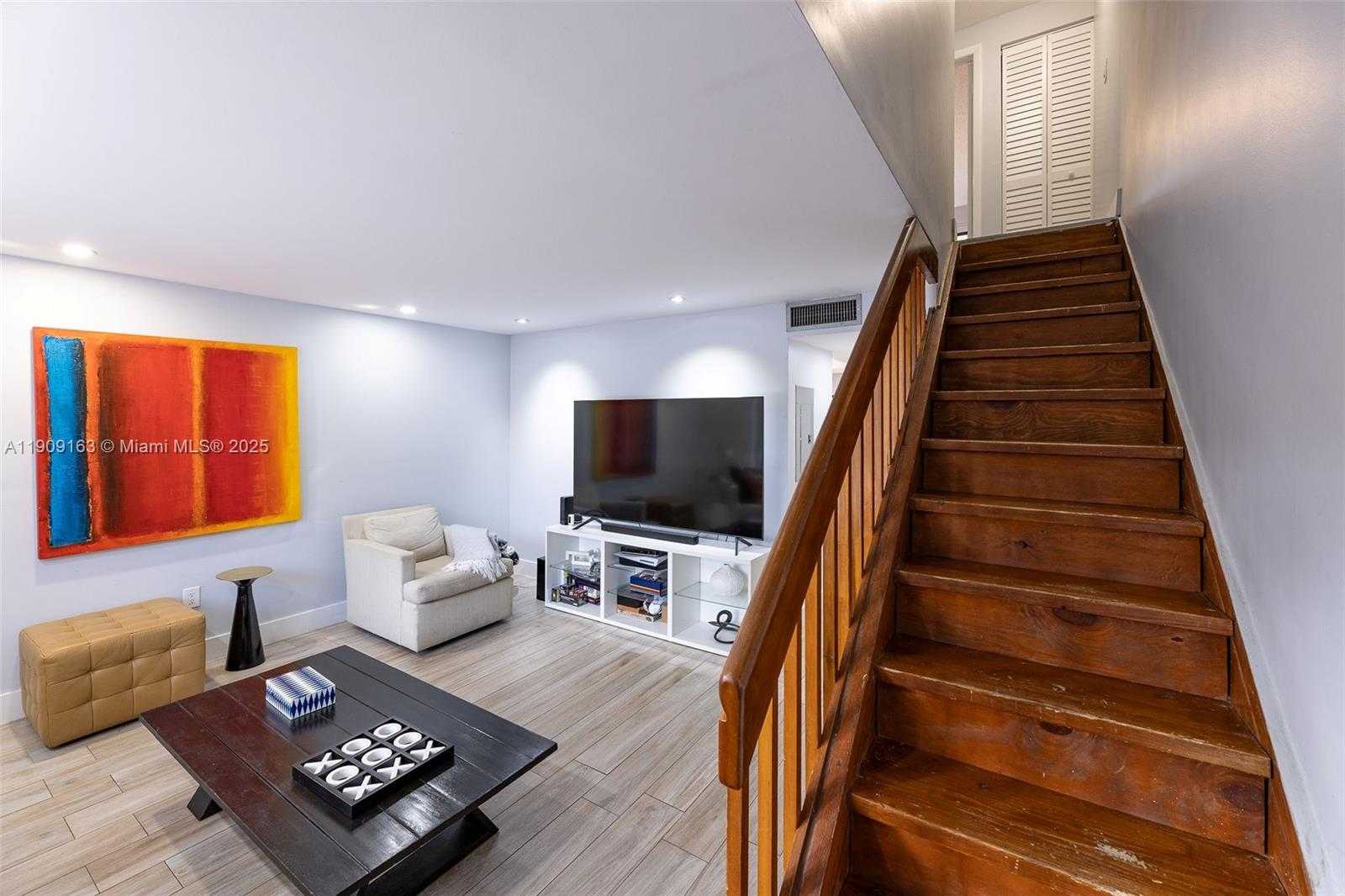 Small Image of 10037 SOUTH WEST 77TH CT, Miami Number 4