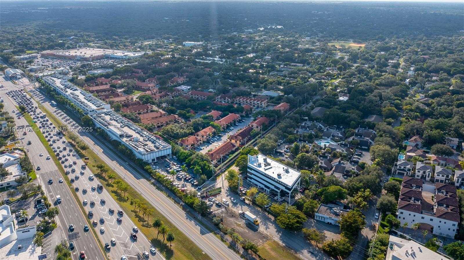 Small Image of 10037 SOUTH WEST 77TH CT, Miami Number 51