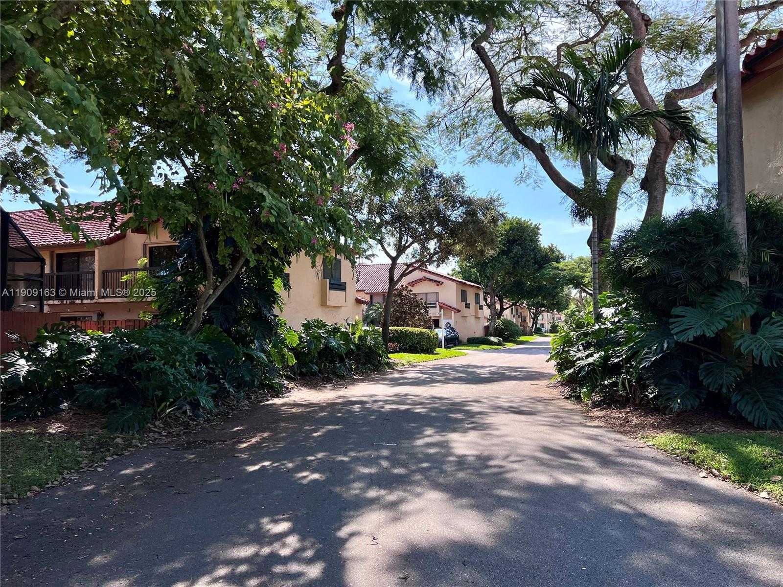 Small Image of 10037 SOUTH WEST 77TH CT, Miami Number 57