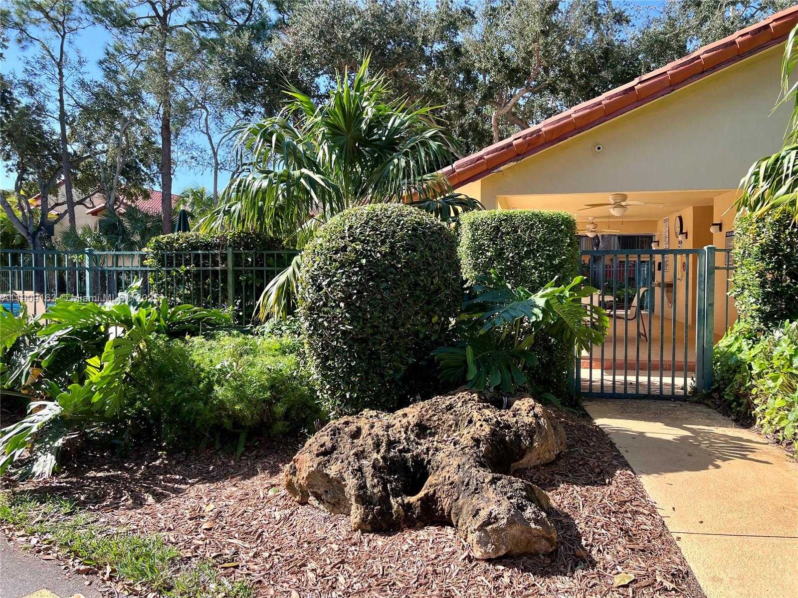 Small Image of 10037 SOUTH WEST 77TH CT, Miami Number 59