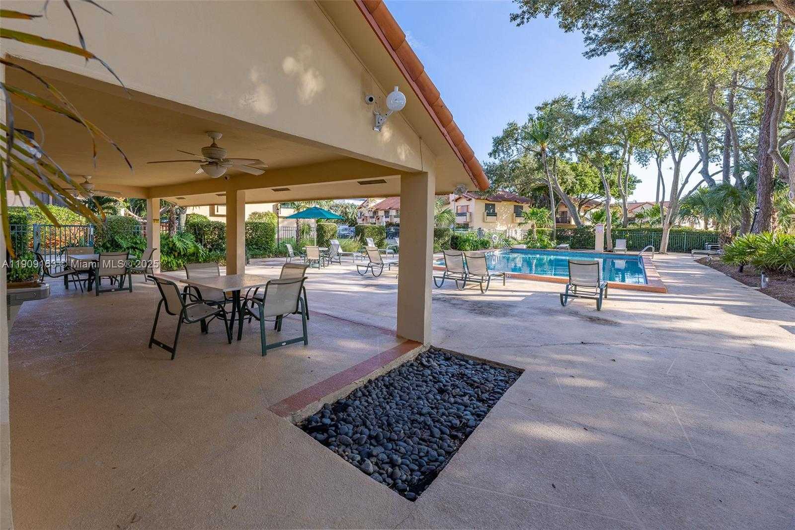 Small Image of 10037 SOUTH WEST 77TH CT, Miami Number 60