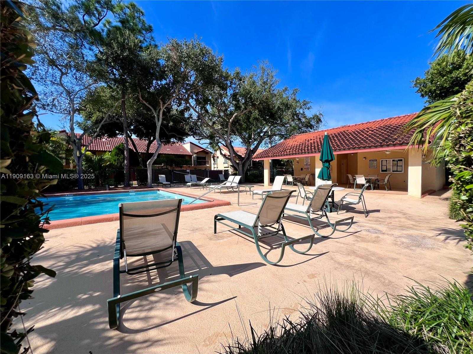 Small Image of 10037 SOUTH WEST 77TH CT, Miami Number 64