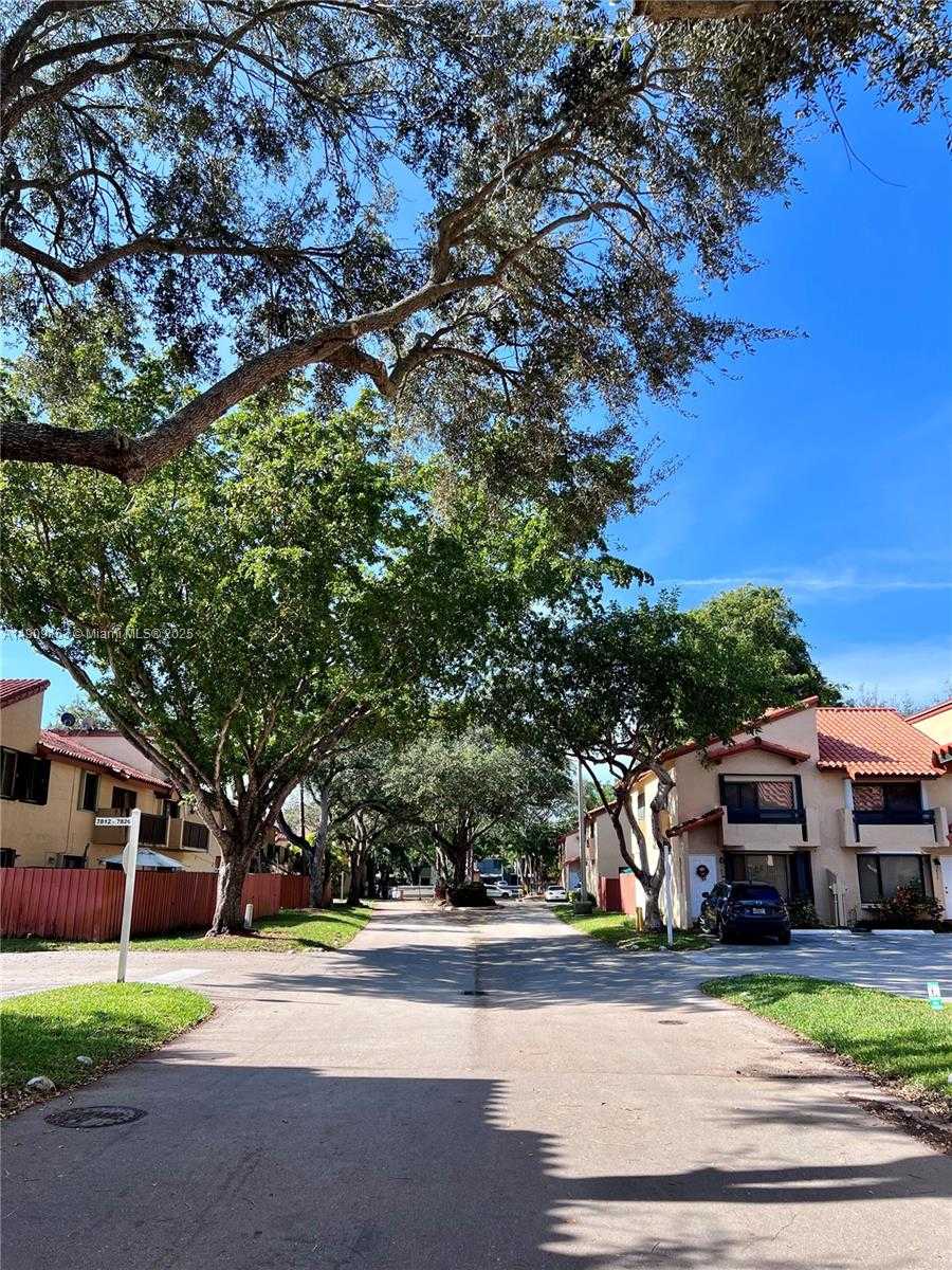 Small Image of 10037 SOUTH WEST 77TH CT, Miami Number 68