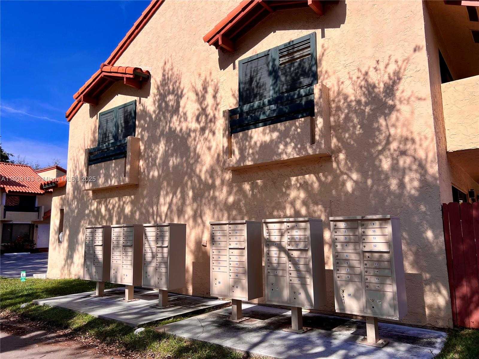 Small Image of 10037 SOUTH WEST 77TH CT, Miami Number 69