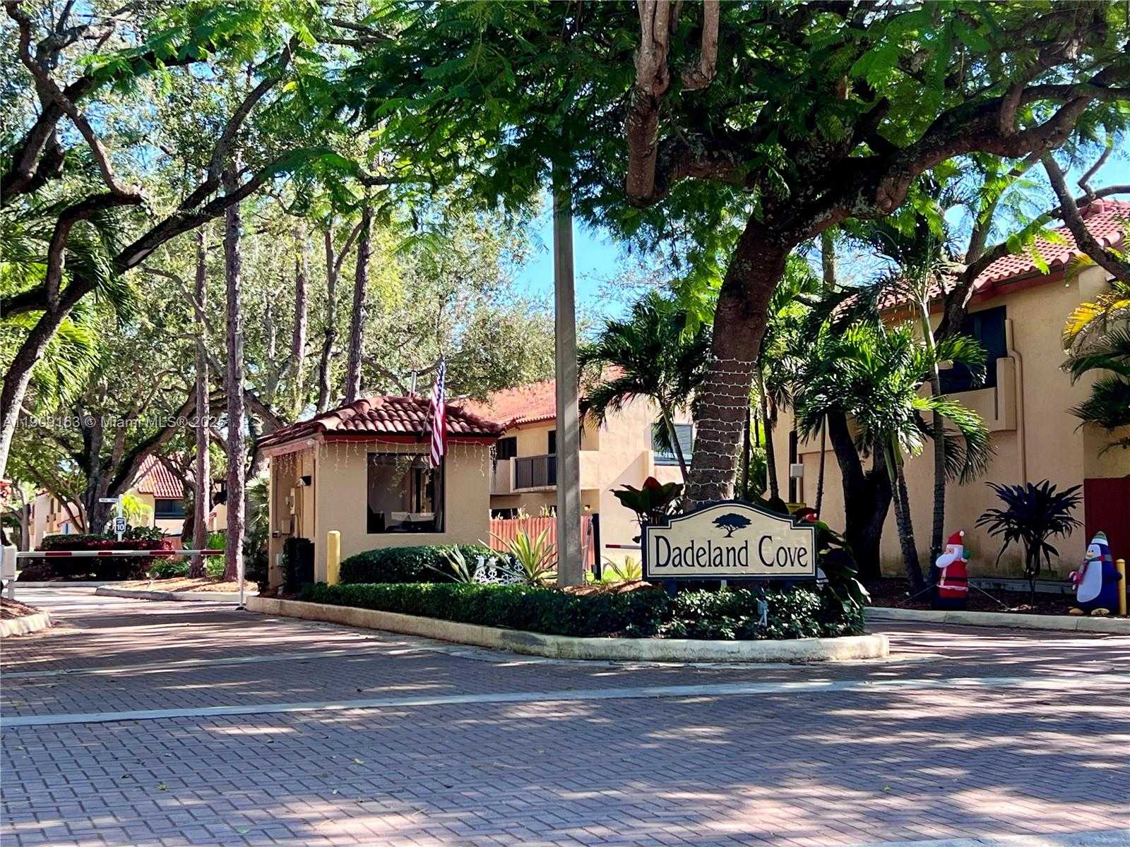 Small Image of 10037 SOUTH WEST 77TH CT, Miami Number 71