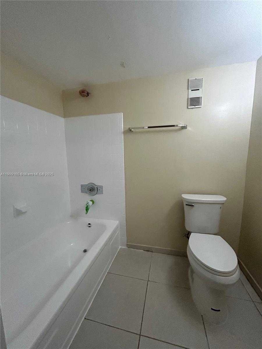 Small Image of 14850 NARANJA LAKES BLVD #B1G, Homestead Number 12