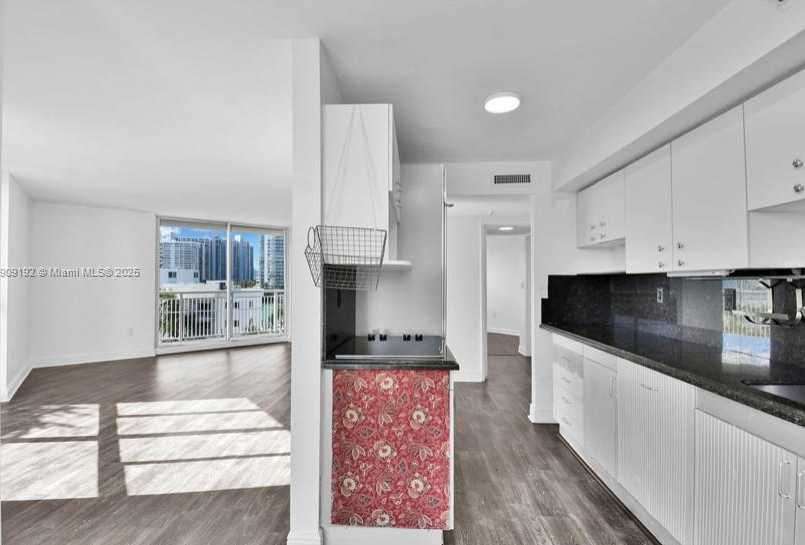 Small Image of 1688 WEST AVE #602, Miami Beach Number 20