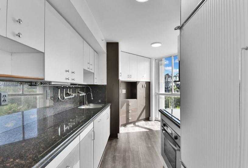 Small Image of 1688 WEST AVE #602, Miami Beach Number 23