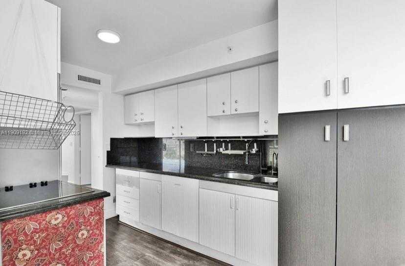 Small Image of 1688 WEST AVE #602, Miami Beach Number 24
