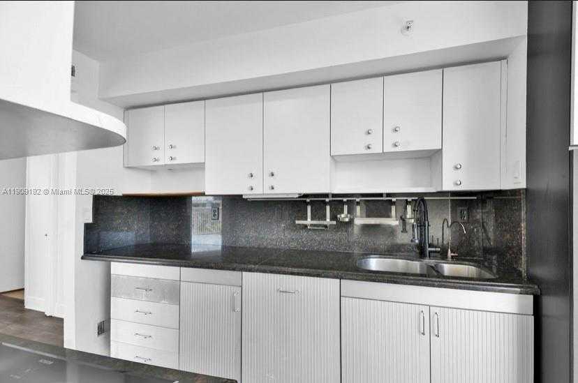 Small Image of 1688 WEST AVE #602, Miami Beach Number 26