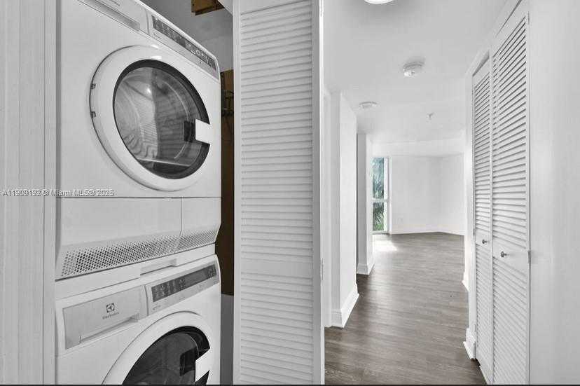 Small Image of 1688 WEST AVE #602, Miami Beach Number 29