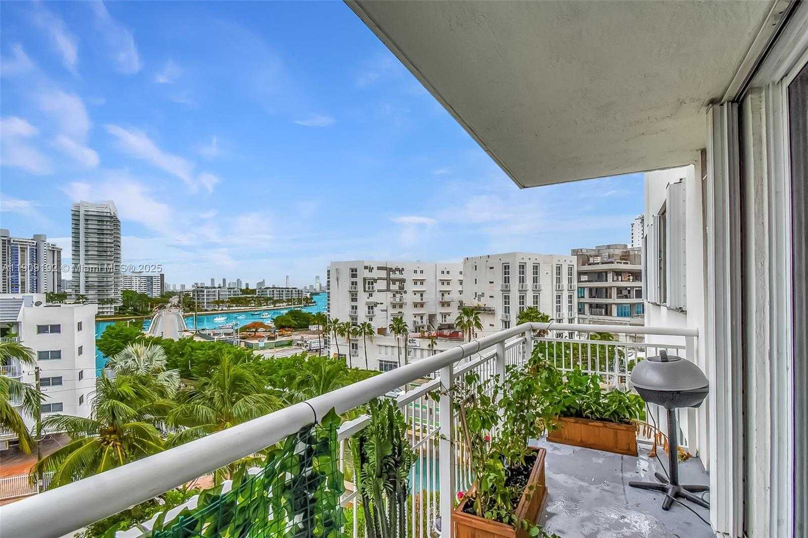Small Image of 1688 WEST AVE #602, Miami Beach Number 5