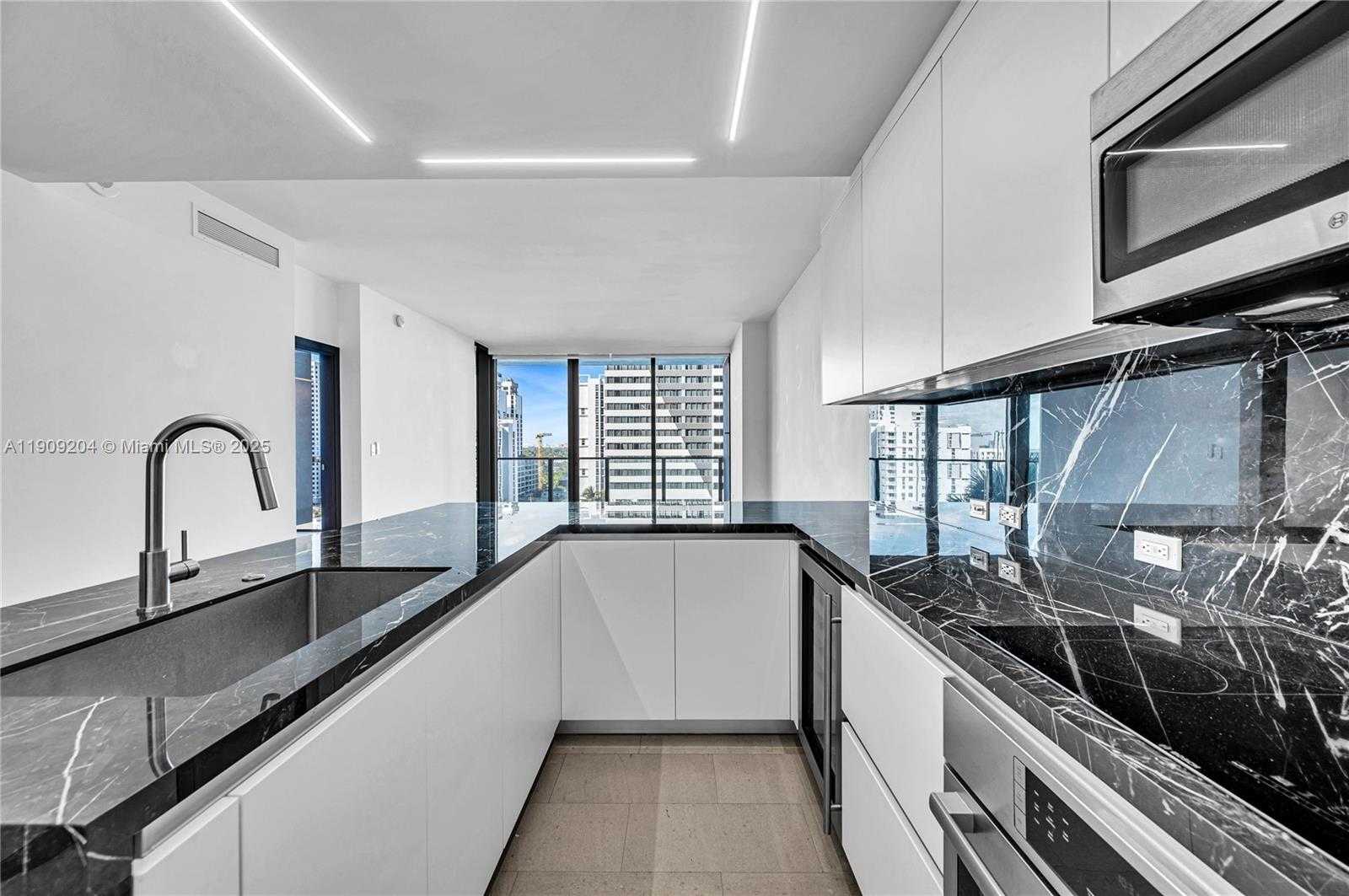 Small Image of 88 SOUTH WEST 7TH ST #806, Miami Number 4
