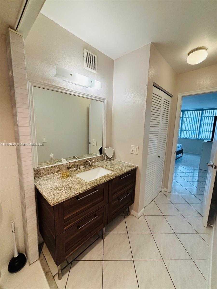 Small Image of 1817 SOUTH OCEAN DR #622, Hallandale Beach Number 21