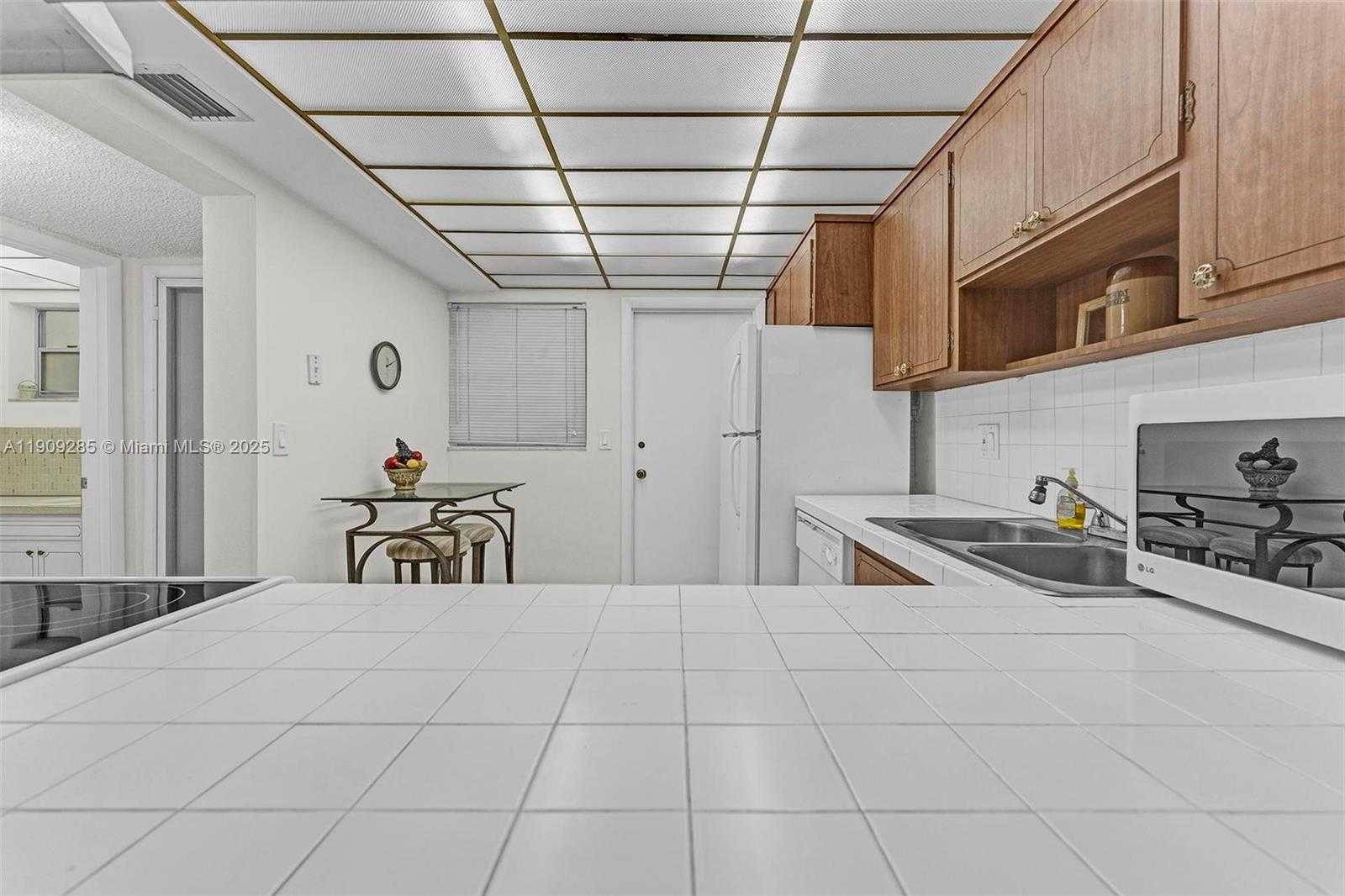 Small Image of 330 SOUTH EAST 2ND ST #103G, Hallandale Beach Number 8