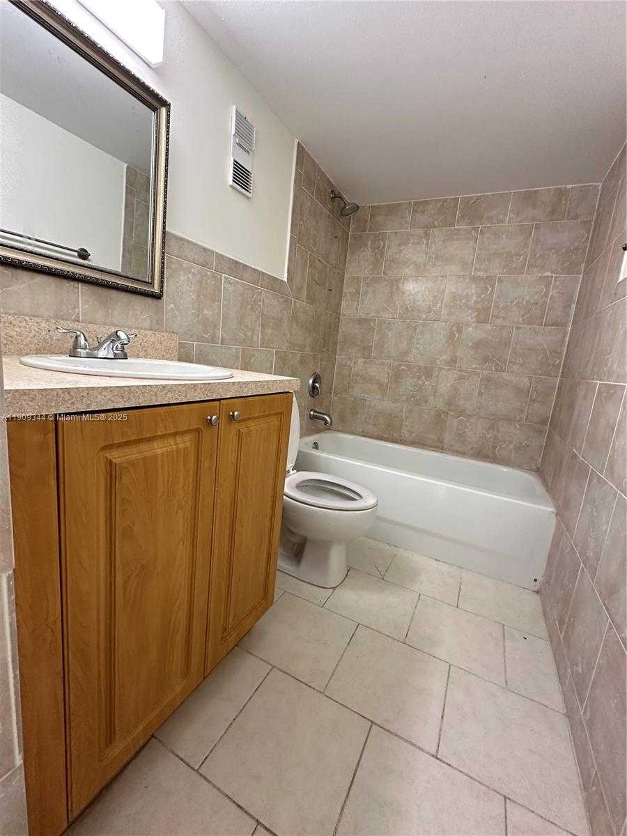 Small Image of 1555 WEST 44TH PL #234, Hialeah Number 26