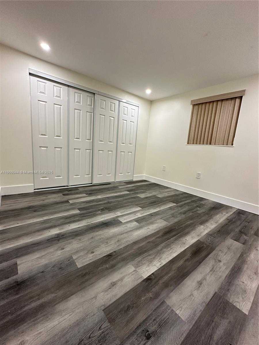 Small Image of 1555 WEST 44TH PL #234, Hialeah Number 27