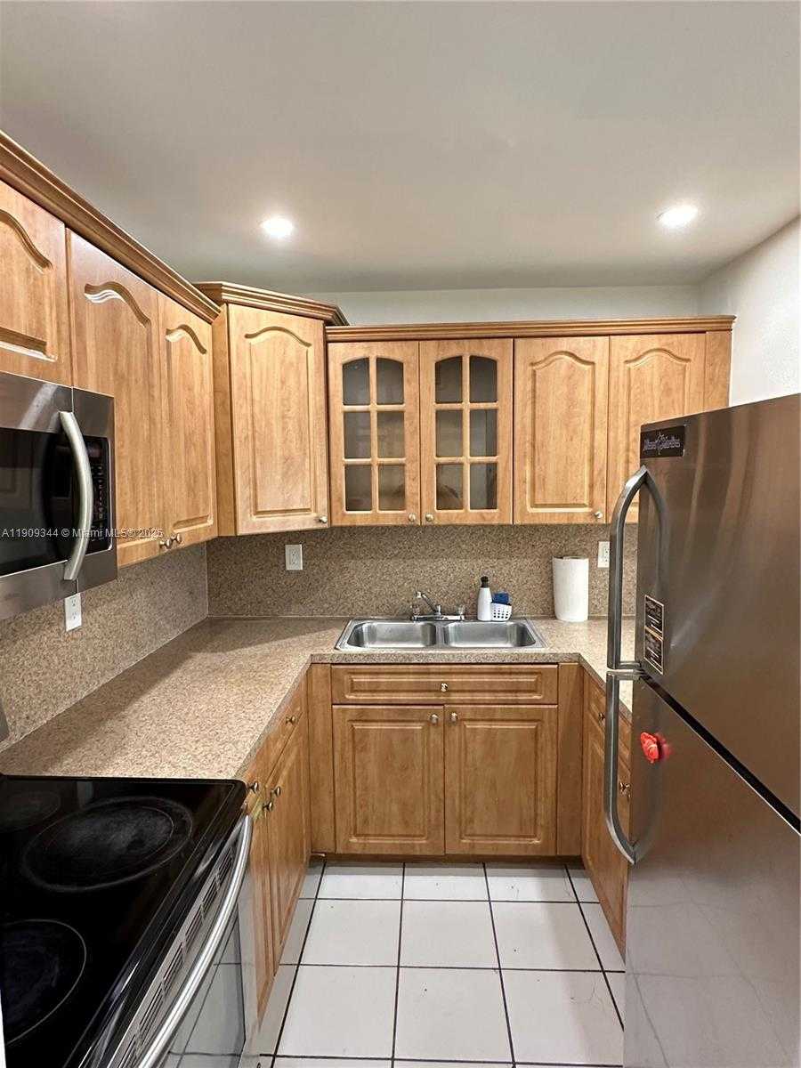 Small Image of 1555 WEST 44TH PL #234, Hialeah Number 4