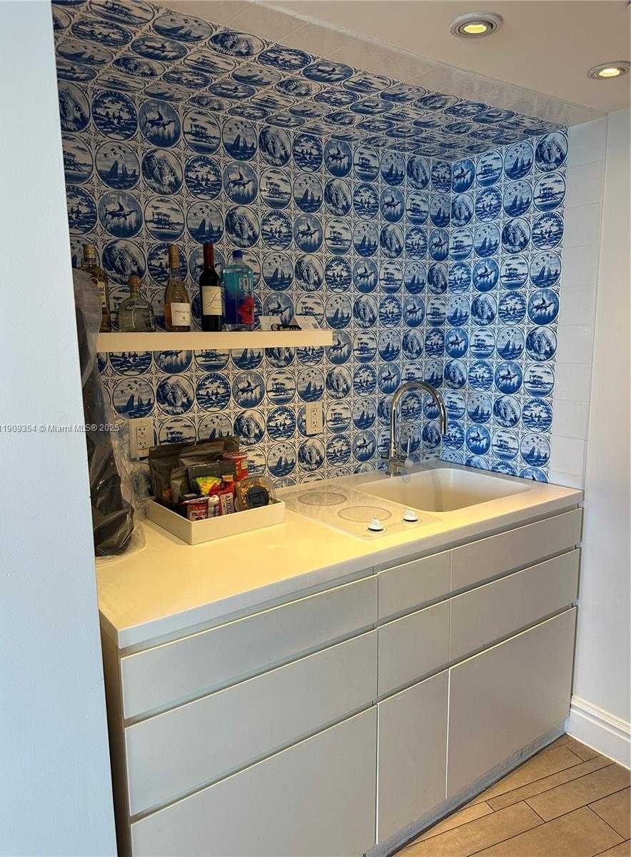 Small Image of 1100 WEST AVE #1206, Miami Beach Number 3