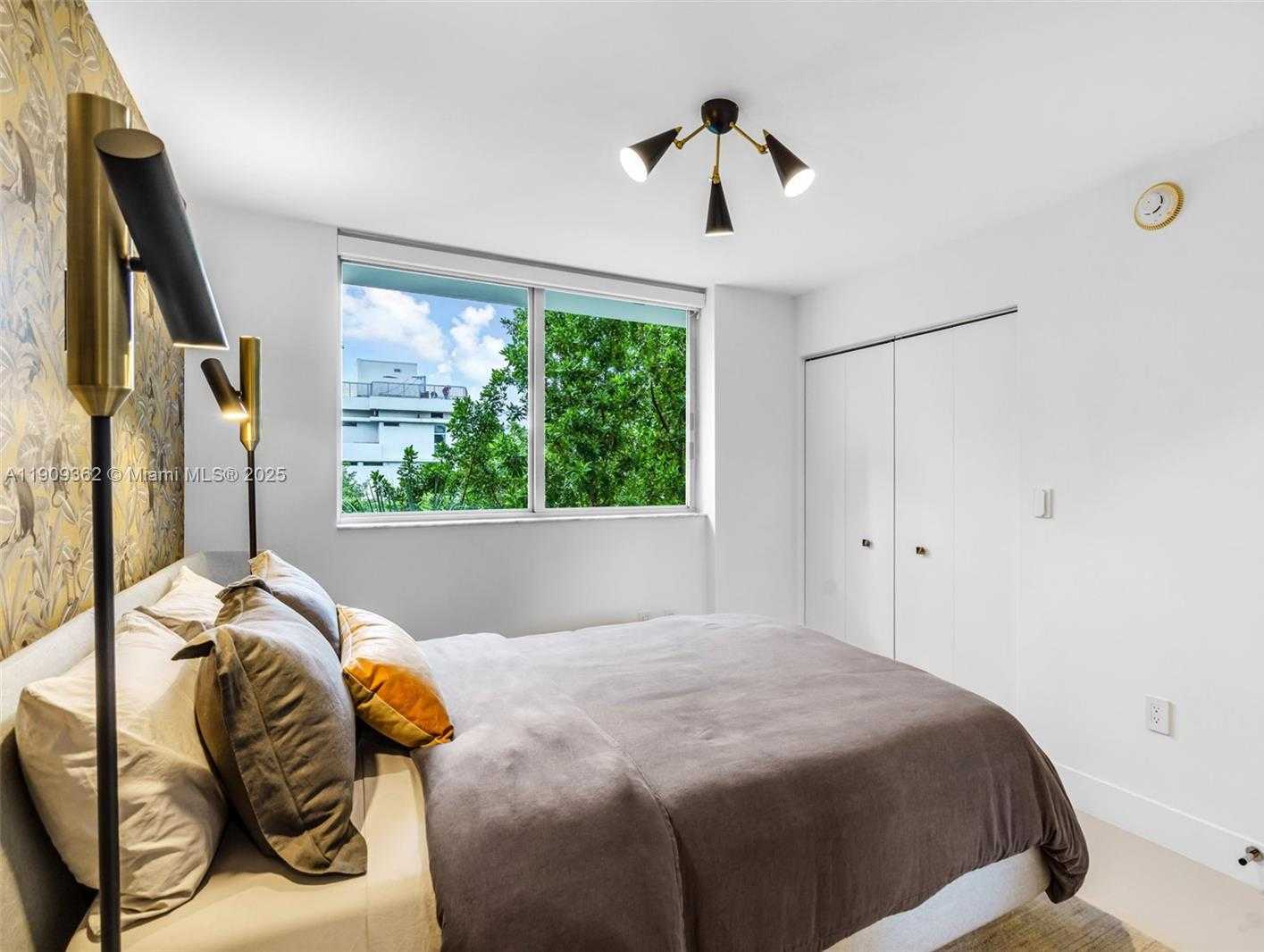 Small Image of 1100 100TH ST #401, Bay Harbor Islands Number 17