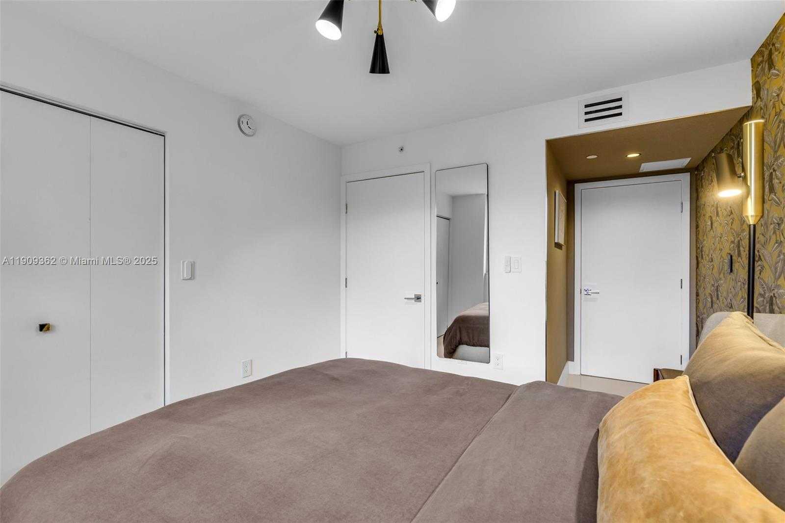 Small Image of 1100 100TH ST #401, Bay Harbor Islands Number 18