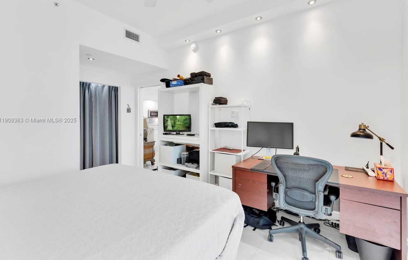 Small Image of 3131 NORTH EAST 188TH ST #2-1004, Aventura Number 22