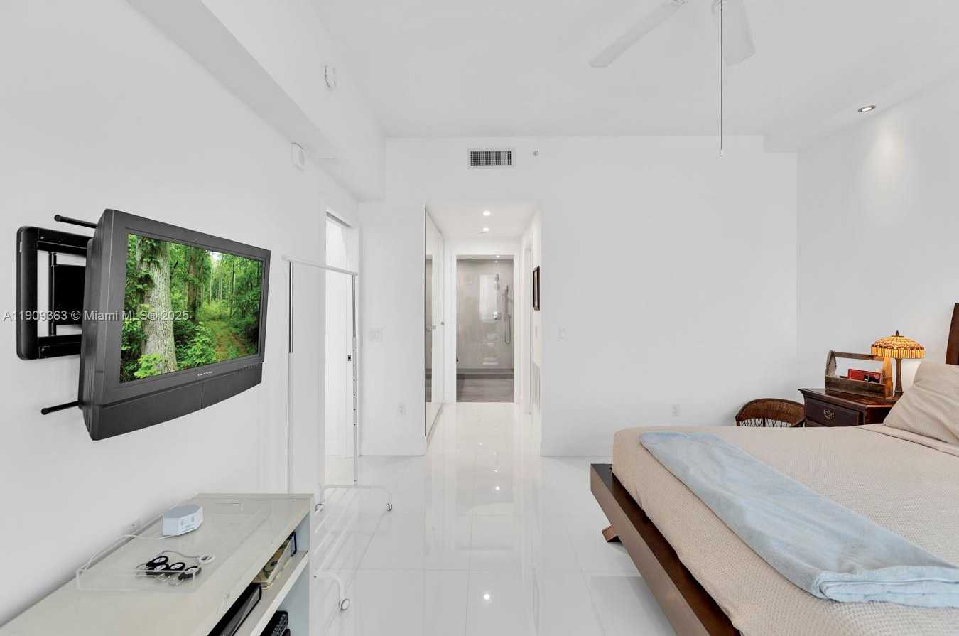 Small Image of 3131 NORTH EAST 188TH ST #2-1004, Aventura Number 25