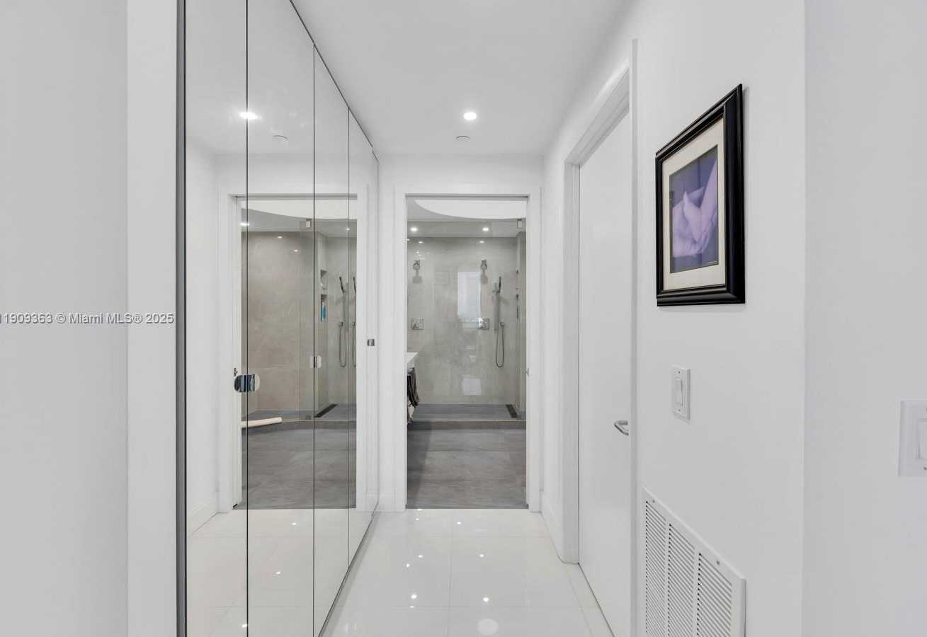 Small Image of 3131 NORTH EAST 188TH ST #2-1004, Aventura Number 26