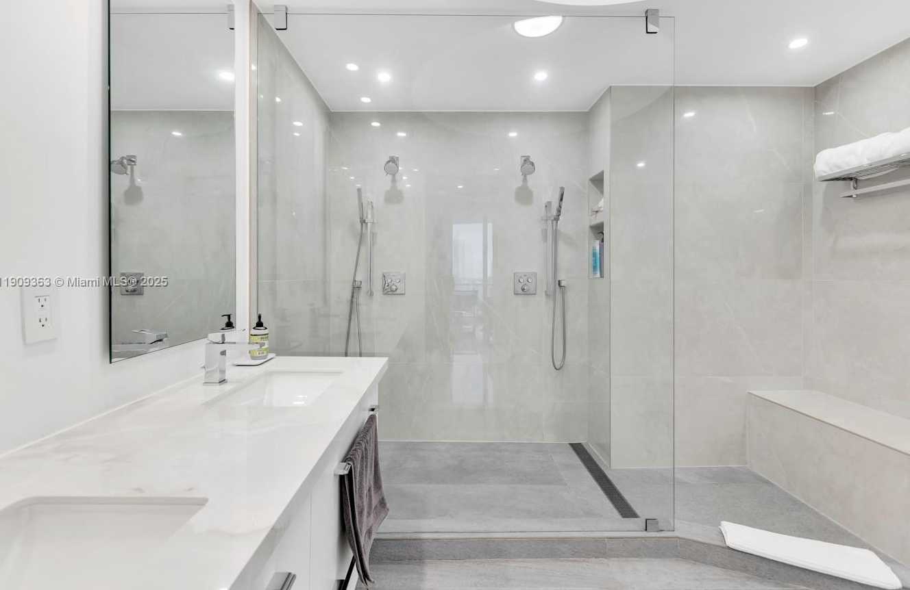 Small Image of 3131 NORTH EAST 188TH ST #2-1004, Aventura Number 28