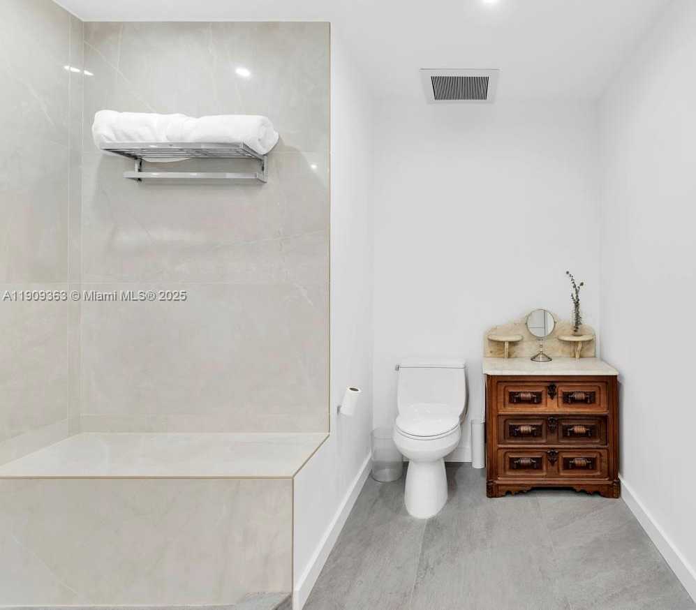Small Image of 3131 NORTH EAST 188TH ST #2-1004, Aventura Number 29