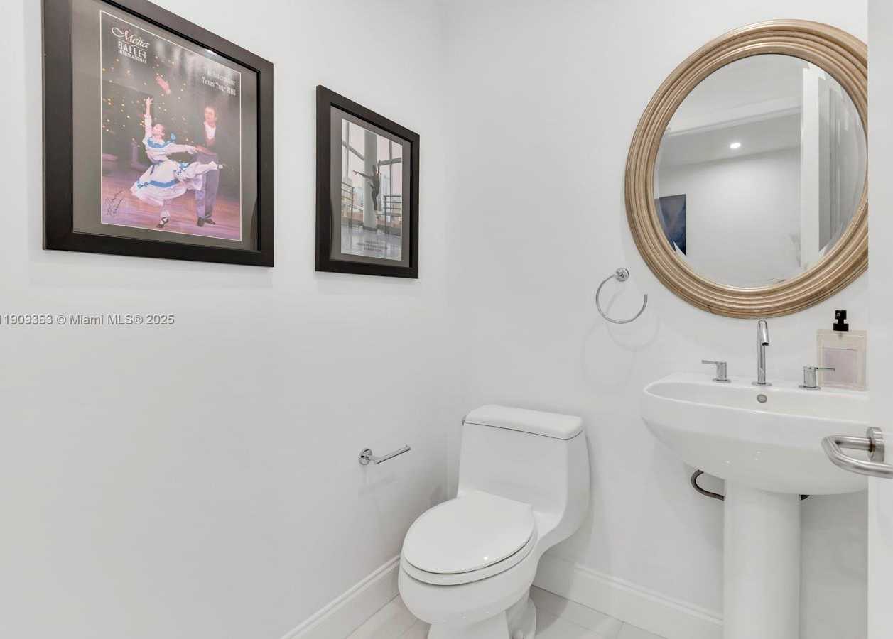 Small Image of 3131 NORTH EAST 188TH ST #2-1004, Aventura Number 31