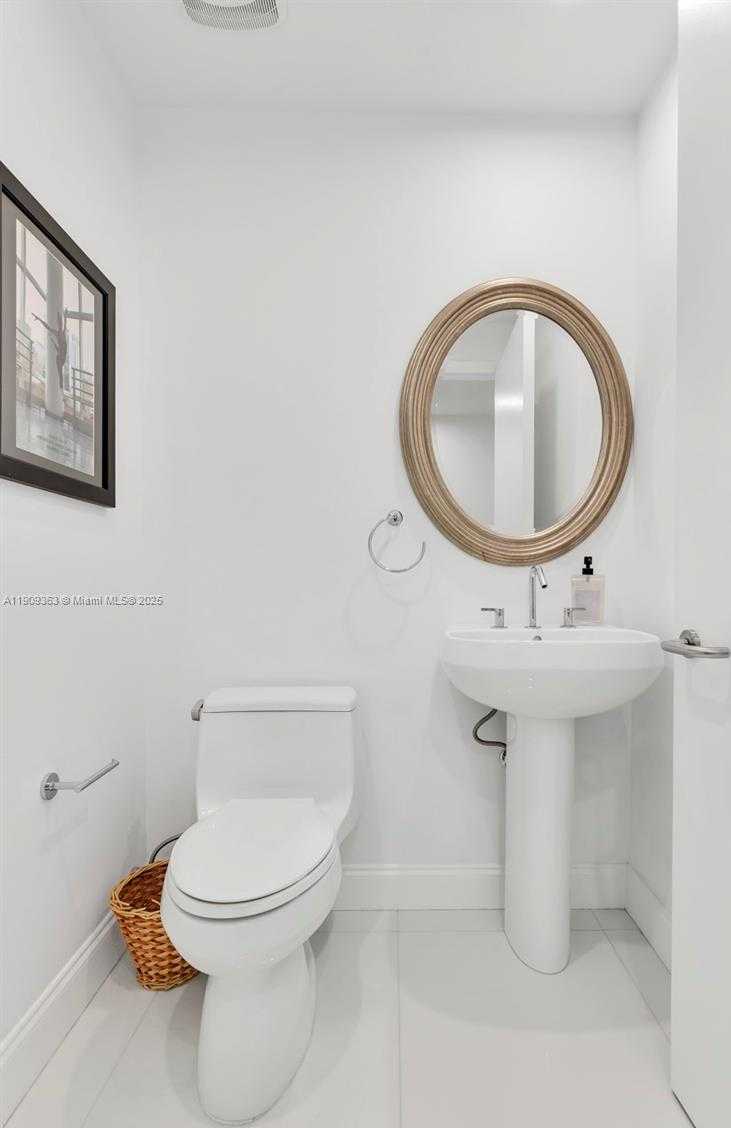 Small Image of 3131 NORTH EAST 188TH ST #2-1004, Aventura Number 32