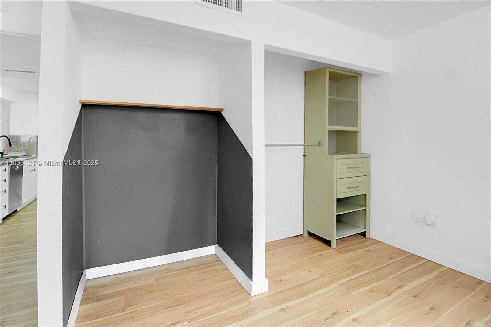 Small Image of 1621 COLLINS AVE #710, Miami Beach Number 13