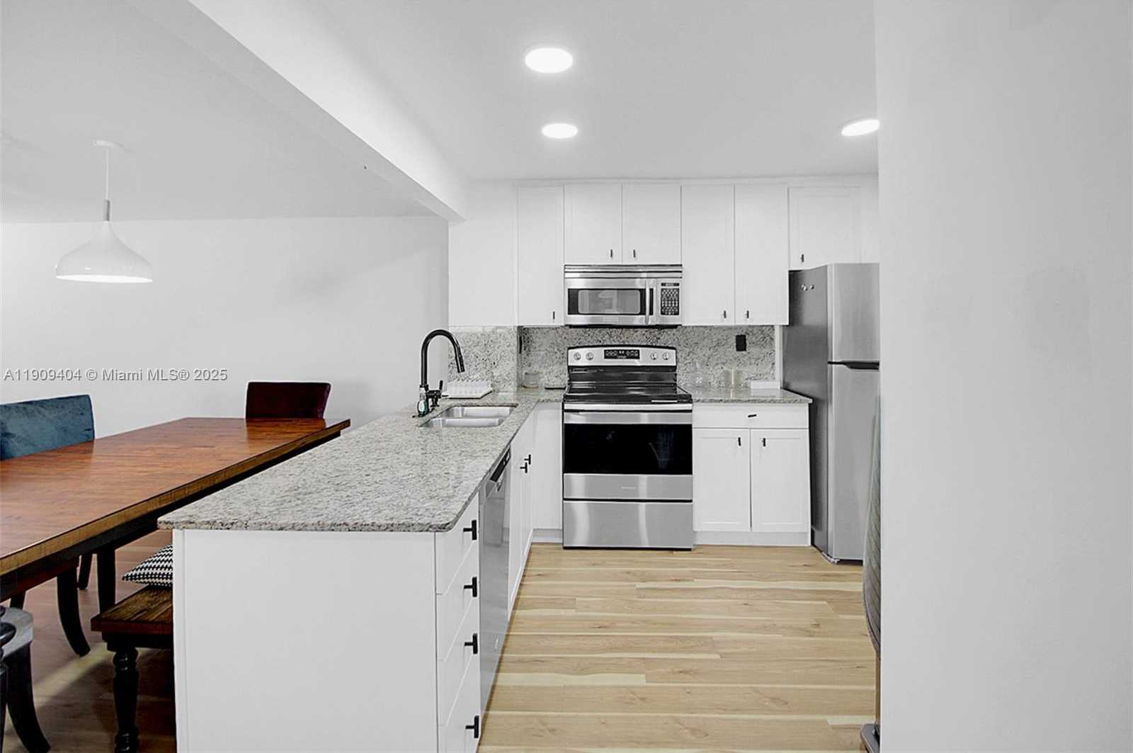 Small Image of 1621 COLLINS AVE #710, Miami Beach Number 9