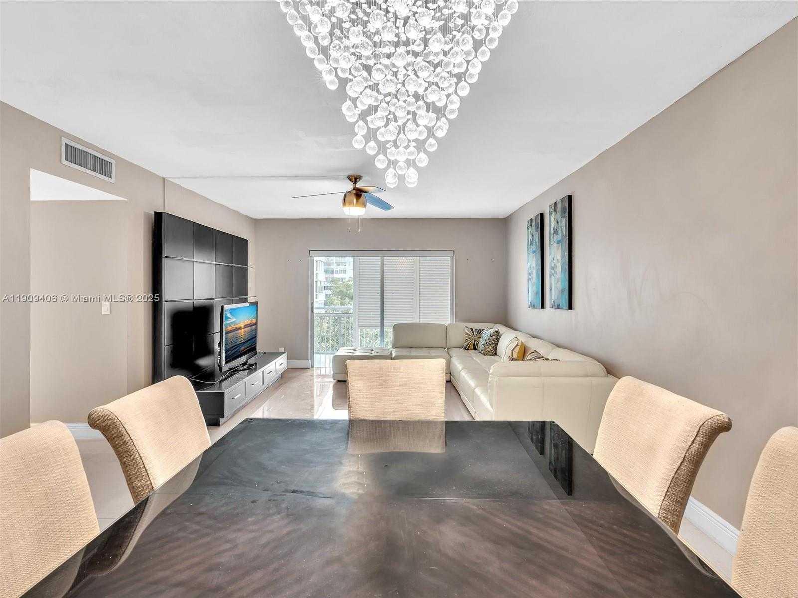 Small Image of 4400 HILLCREST DR #617B, Hollywood Number 11