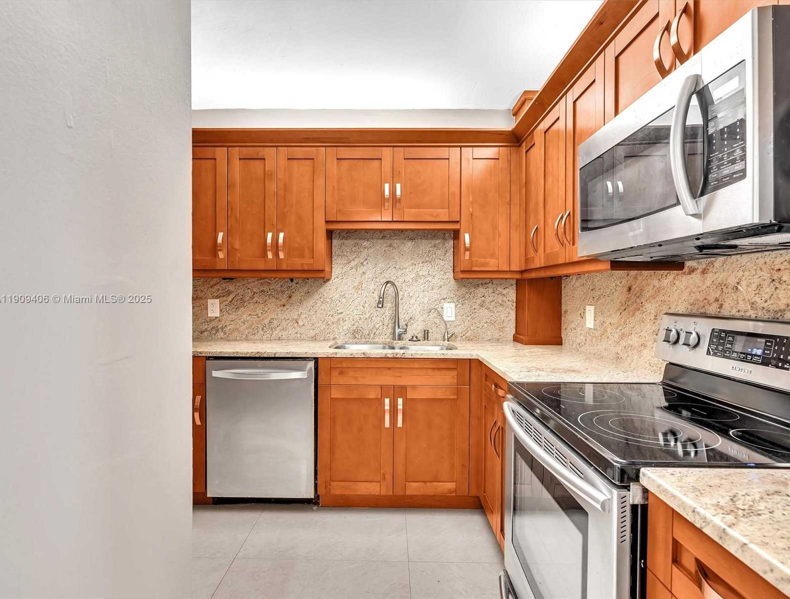 Small Image of 4400 HILLCREST DR #617B, Hollywood Number 12