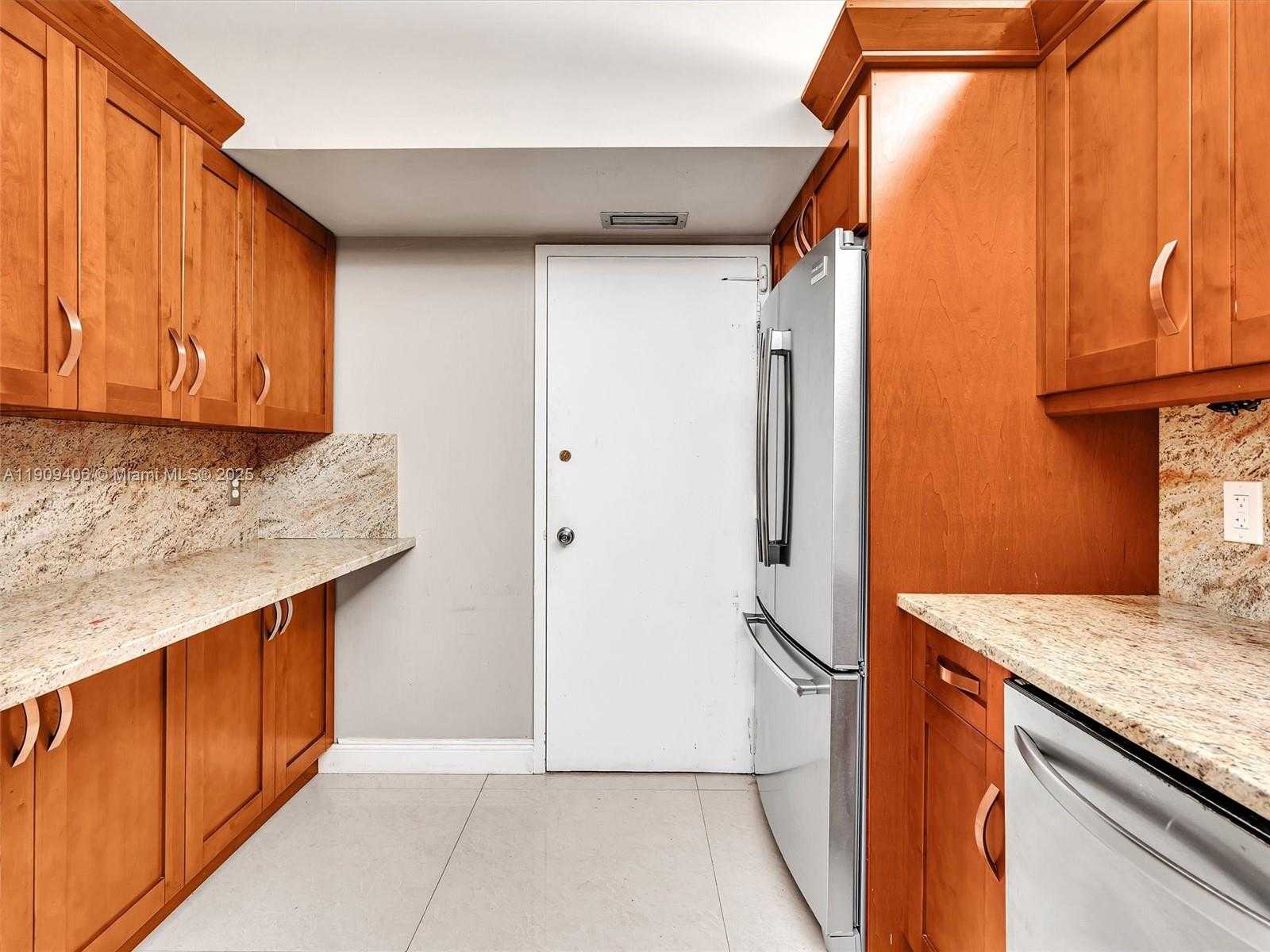 Small Image of 4400 HILLCREST DR #617B, Hollywood Number 15