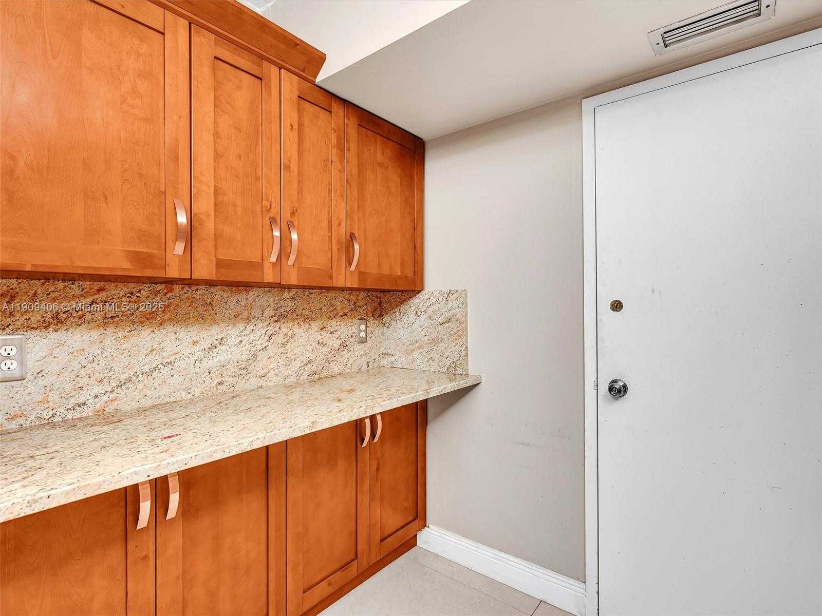 Small Image of 4400 HILLCREST DR #617B, Hollywood Number 16